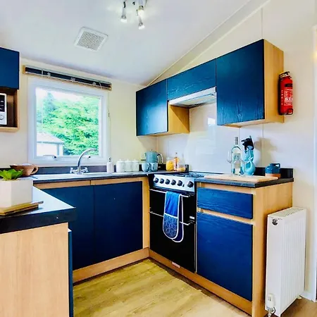 A Lovely Caravan That Truly Has It All, Perfect For Families, Couples, Or Friends In Newquay