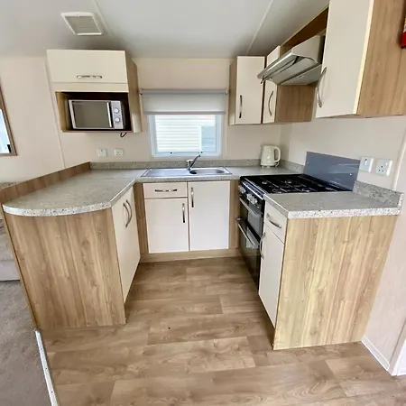 A Lovely Caravan That Truly Has It All, Perfect For Families, Couples, Or Friends In Newquay Newquay (Cornwall)