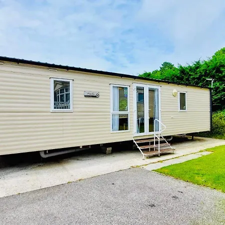 A Lovely Caravan That Truly Has It All, Perfect For Families, Couples, Or Friends In Newquay Newquay (Cornwall)
