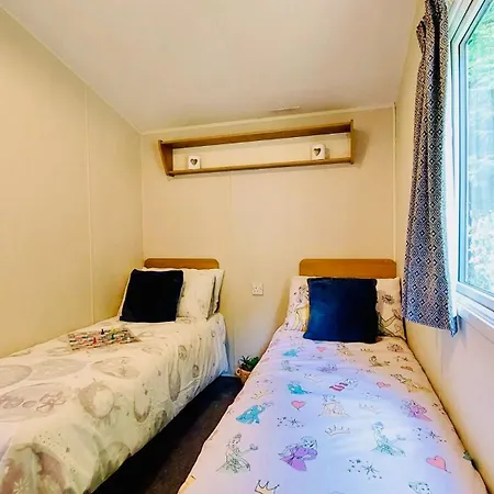 A Lovely Caravan That Truly Has It All, Perfect For Families, Couples, Or Friends In Newquay Holiday home *